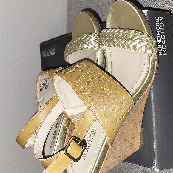Kenneth Cole Reaction Sandals - Picture 7 of 9